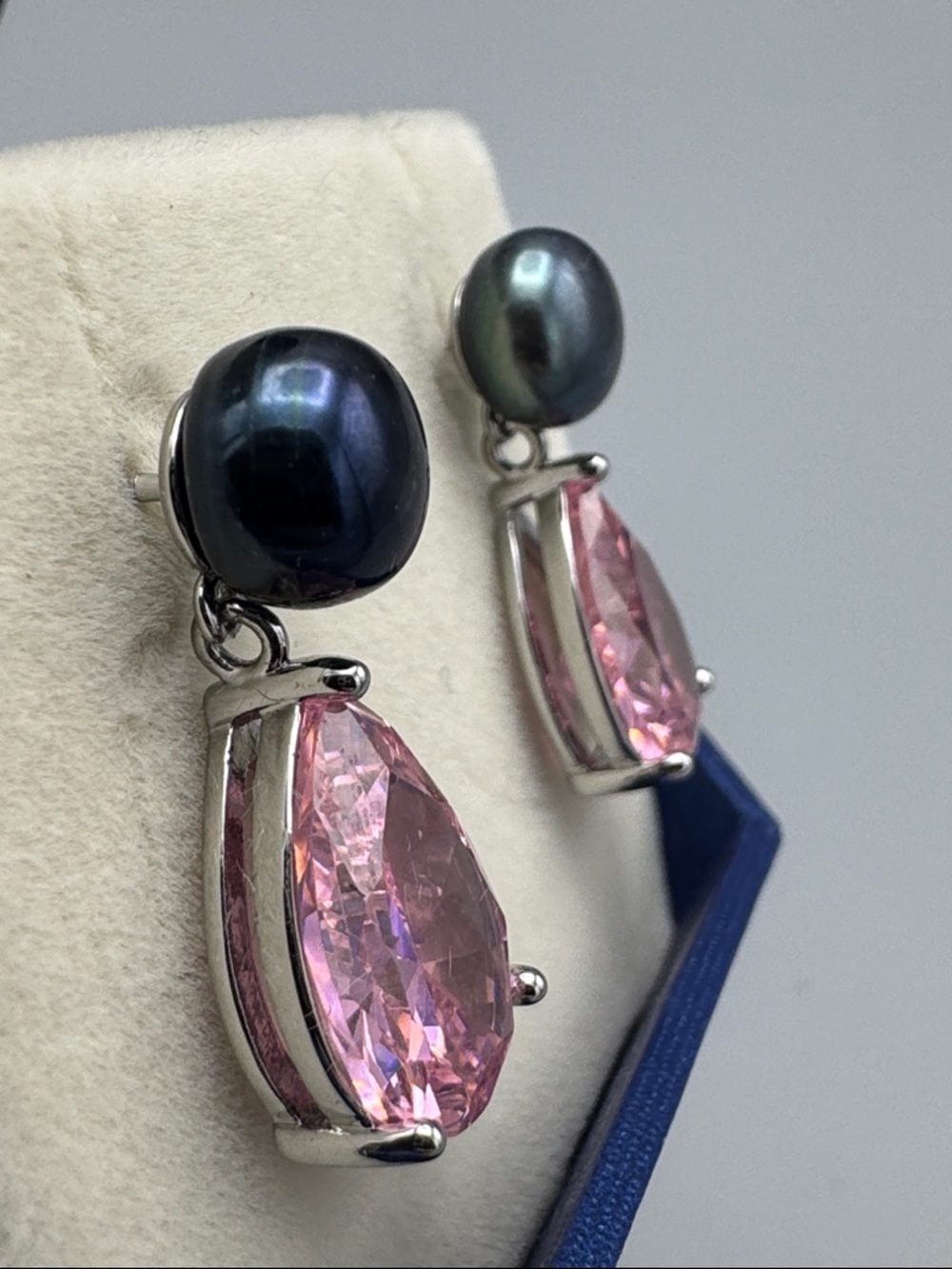 Sterling silver pearl drop earrings - Picture 2 of 5
